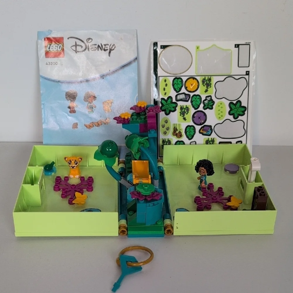 Lego Disney 43200 Antonio's Magical Door